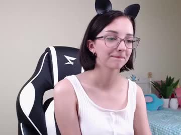 webcam girl queen_kitty1818 live cam image #2075438