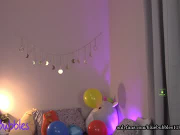 webcam girl blue_bubbles118 live cam image #2582670