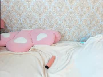 webcam girl isabella__quinn live cam image #2035272