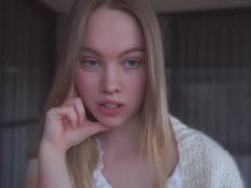 webcam girl bibi_it_is live cam image #5066812