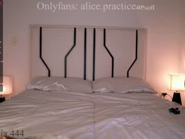 webcam girl alicia_uwu live cam image #4271480