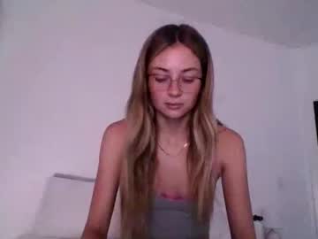 webcam girl sophiesweetss live cam image #7009675