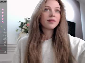 webcam girl small_blondee live cam image #2055302