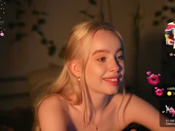 webcam girl mother__of__dragons live cam image #5709505