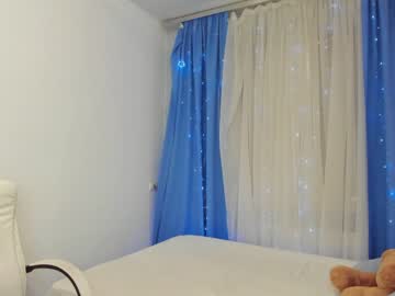 webcam girl emmika_ live cam image #6676025
