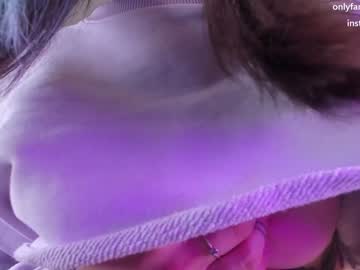 webcam girl aavee live cam image #3105369