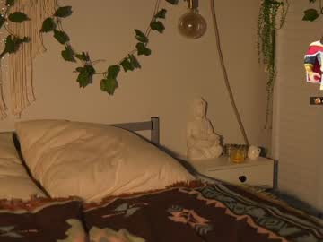 webcam girl mother__of__dragons live cam image #5701899