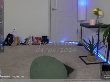 webcam girl petitebrat live cam image #6131594