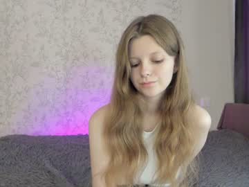webcam girl alainaestrada live cam image #5598961