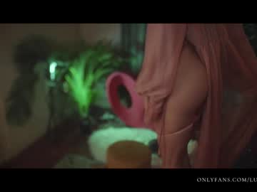 webcam girl lucieoude_ live cam image #3428329