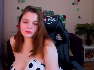 webcam girl lillillyevans live cam image #3695435