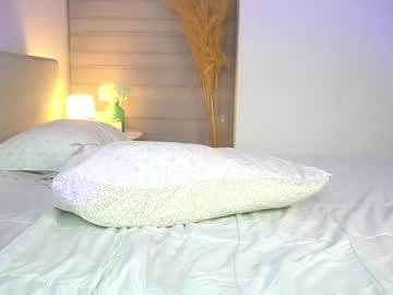 webcam girl veroniqe_lounge live cam image #4843997
