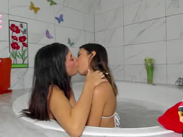 webcam girl cutee_world live cam image #6265115