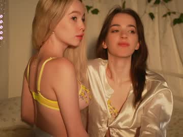 webcam girl mother__of__dragons live cam image #6971883