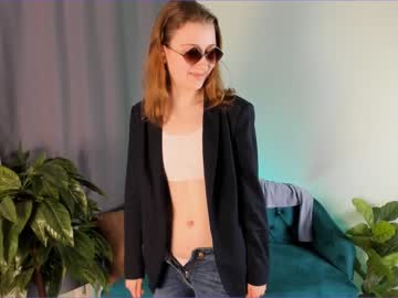 webcam girl sunnyviolet live cam image #4520347