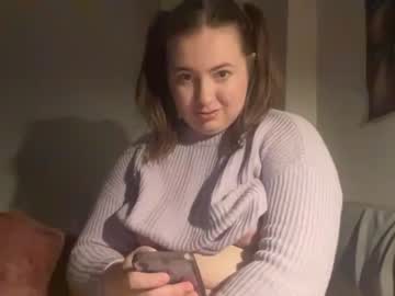 webcam girl yralliemae live cam image #1635257