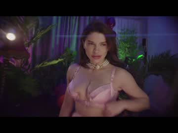 webcam girl lucieoude_ live cam image #3764949
