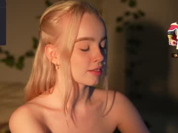webcam girl mother__of__dragons live cam image #5651431