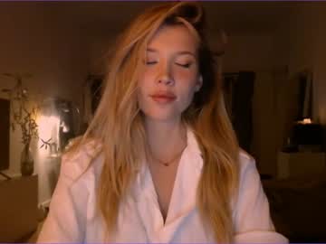 webcam girl bitter_moon live cam image #3405558