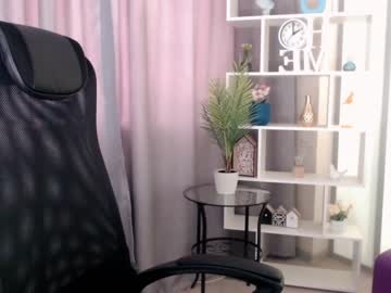 webcam girl lilliasweety live cam image #1770880