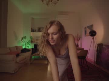webcam girl chillwithkira live cam image #655248