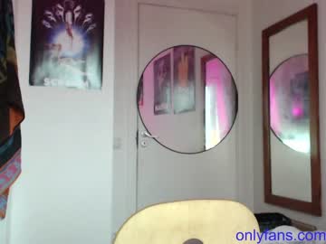 webcam man sonic12_12 live cam image #745410