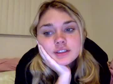 webcam girl cassidyyqueen live cam image #4351600