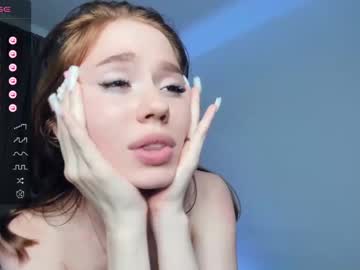 webcam girl tiny_heaven live cam image #5421081