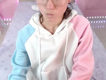 webcam girl little_effy18 live cam image #2000096
