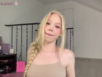 webcam girl sonyaplush live cam image #6161726