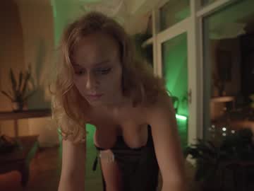 webcam girl chillwithkira live cam image #893021