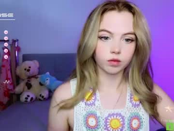 webcam girl small_blondee live cam image #4731377