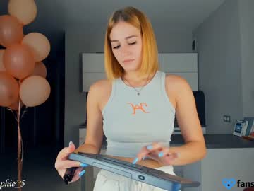 webcam girl sophie_5 live cam image #2610403