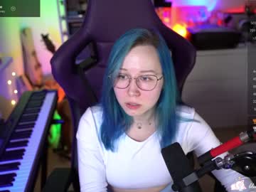 webcam girl blue_mooncat live cam image #6192923