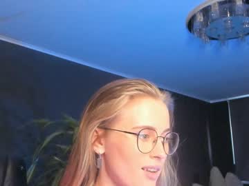 webcam girl linellali live cam image #2935122