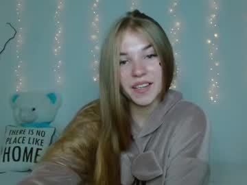 webcam girl little__cherrry live cam image #2530674