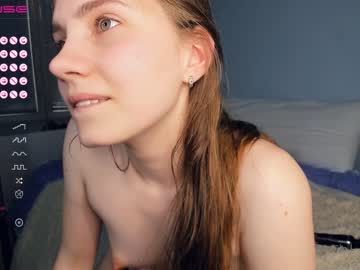 webcam girl youne_and_beautiful live cam image #4253925