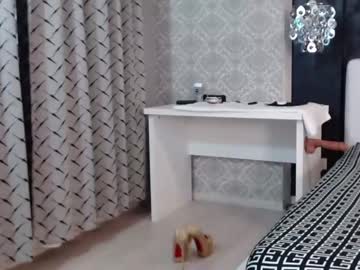 webcam girl carmela_fox live cam image #1838165