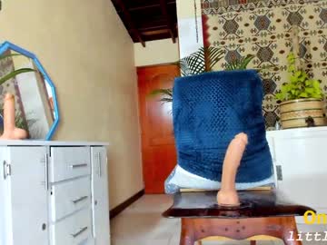 webcam girl little_izzi live cam image #4750479
