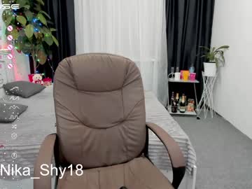 webcam girl emmika_ live cam image #3632679