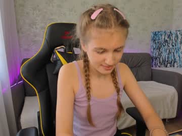webcam girl nelly_mine live cam image #2570298