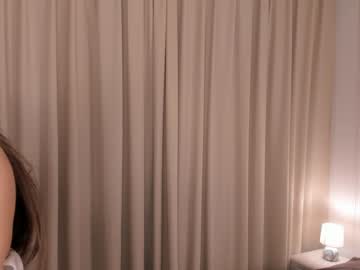 webcam girl peek_in_my_window live cam image #6531035