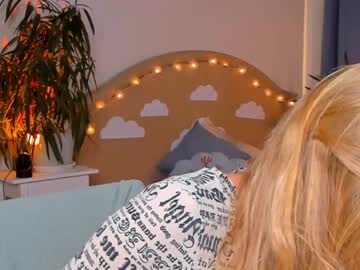 webcam girl linellali live cam image #2693541