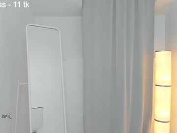 webcam girl a_p_p_l_e live cam image #2914733