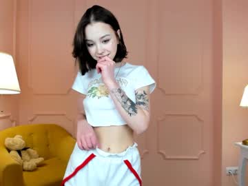 webcam girl livermorai live cam image #3209322