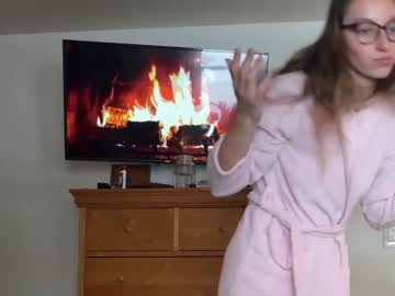 webcam girl mommamia12 live cam image #5995712