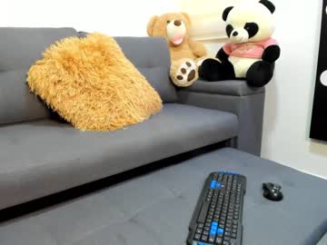webcam girl abigail_w live cam image #2914937