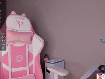 webcam girl bzzzme live cam image #6811245