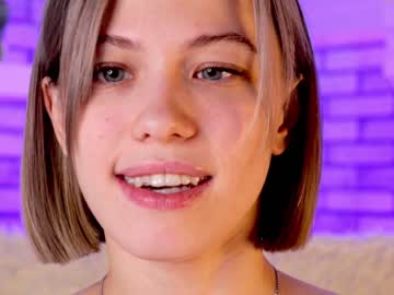 webcam girl helenahayley live cam image #1086437