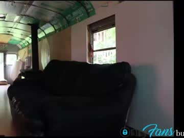 webcam couple busbuddies live cam image #2421372